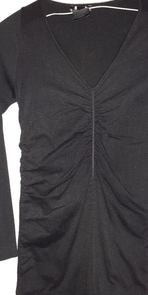 BEBE quarter length, singed waist, stretchy dress